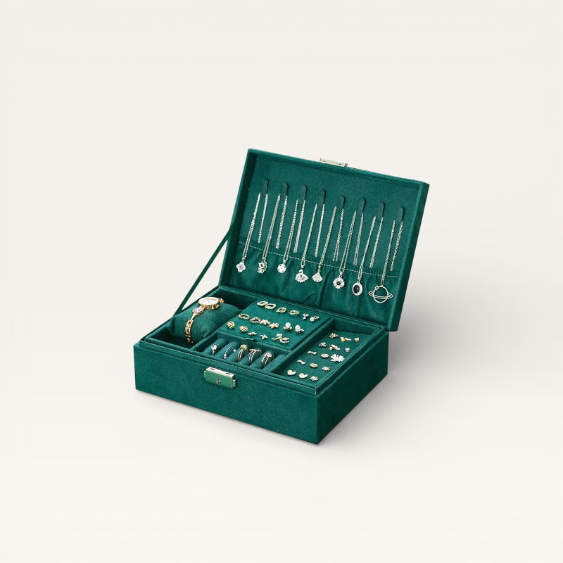 Boîte à Bijoux en Velours verte ouverte avec des bijoux