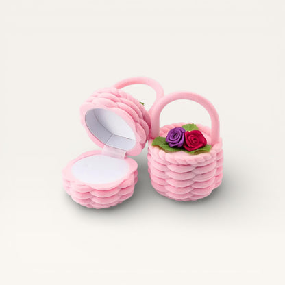 Écrin pour bague en forme de panier à fleurs