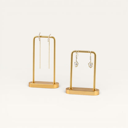 portant boucle d'oreille
