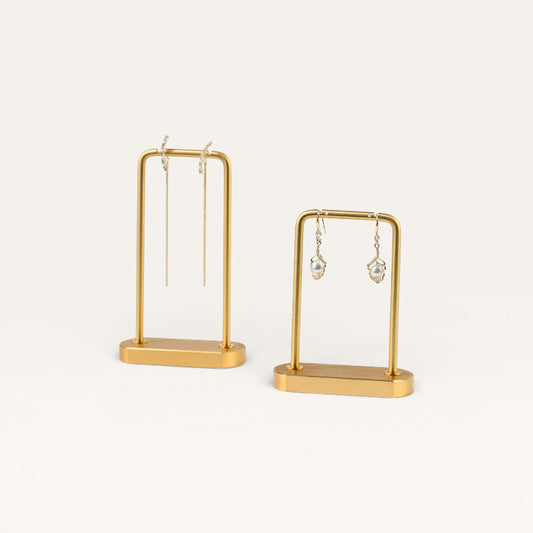 portant boucle d'oreille